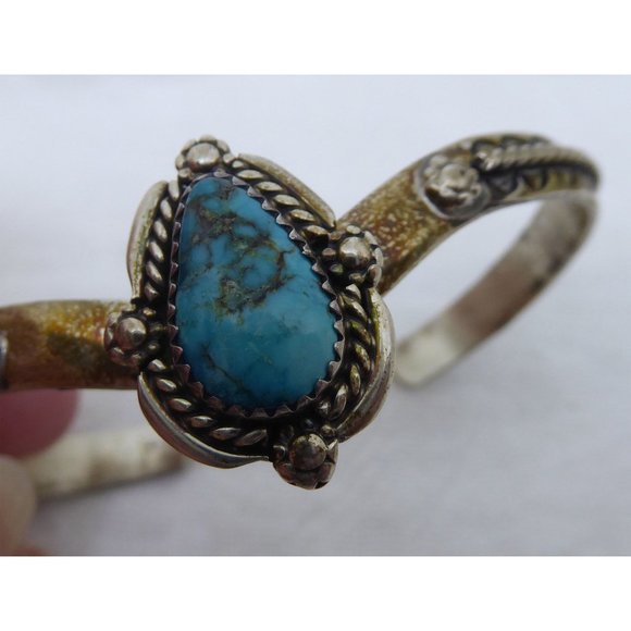 Native American Bracelet Sterling Silver Cuff Turquoise Stone Signed E - Picture 12 of 16